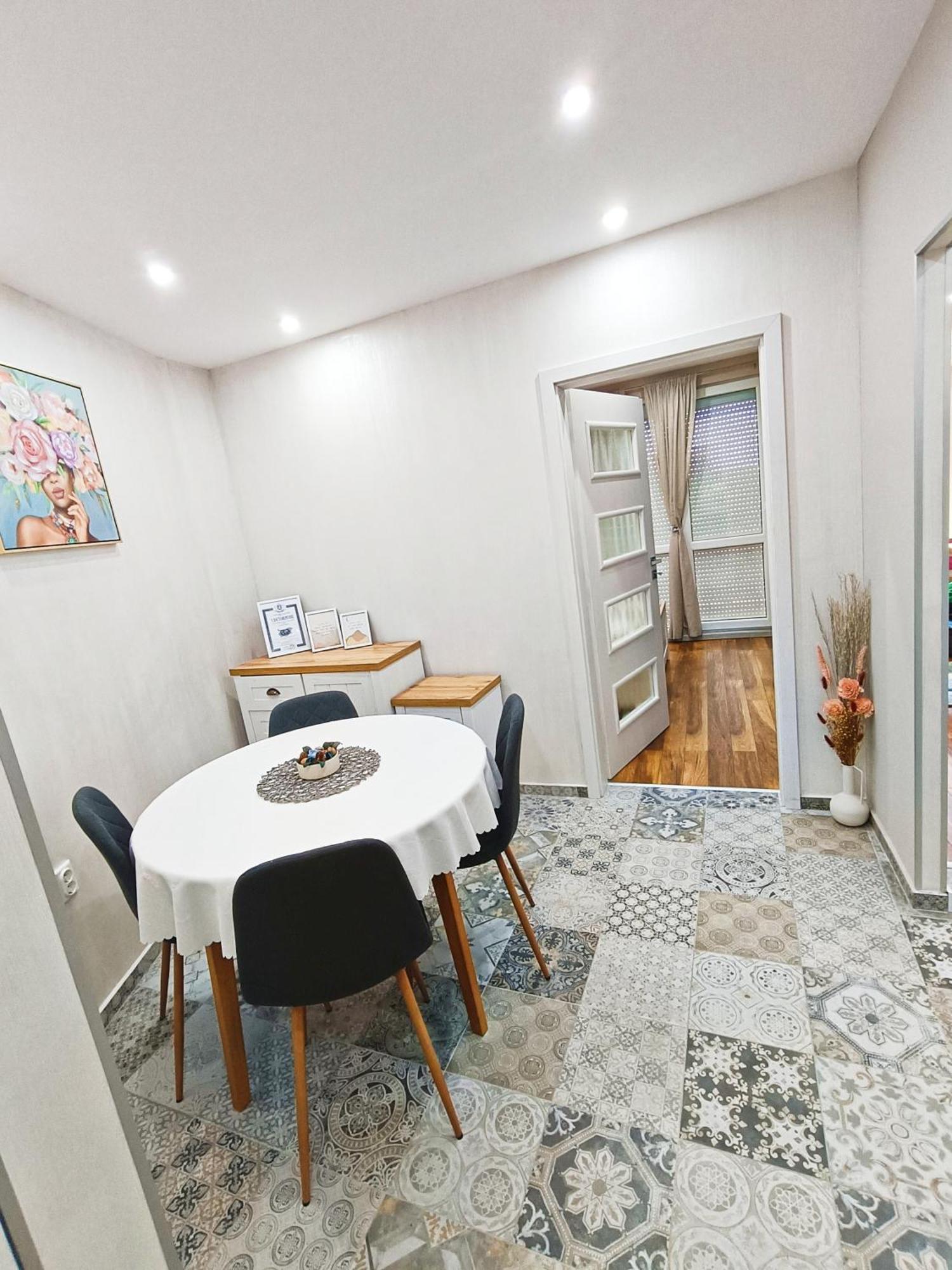 Mdm Apartment City Center Felicita Deluxe Русе Екстер'єр фото